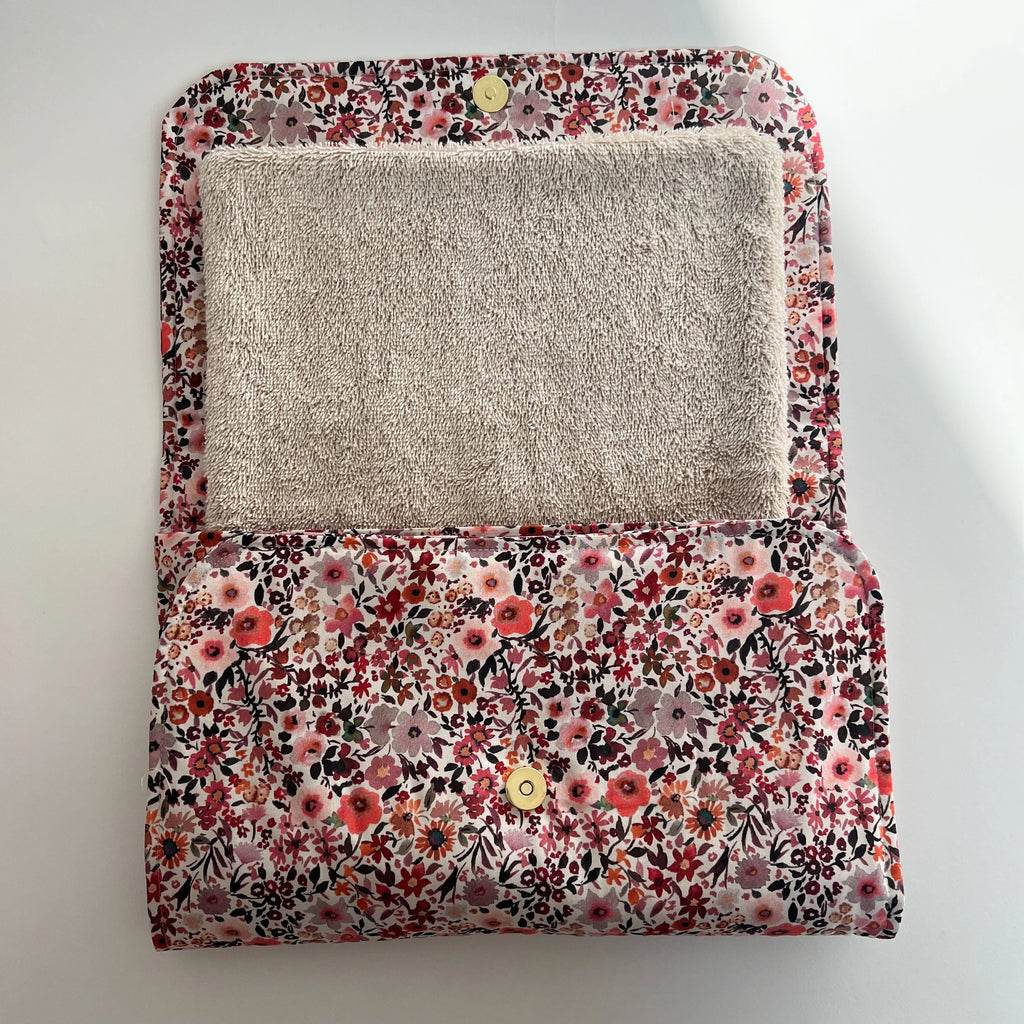Wickelunterlage Windeltasche 2in1 für unterwegs I Flowers Coral