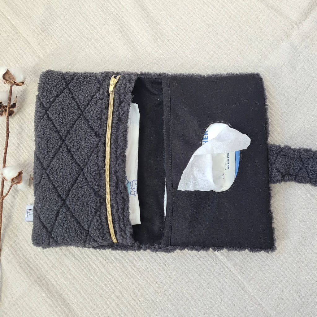 Windeltasche Teddyfell schwarz rauten
