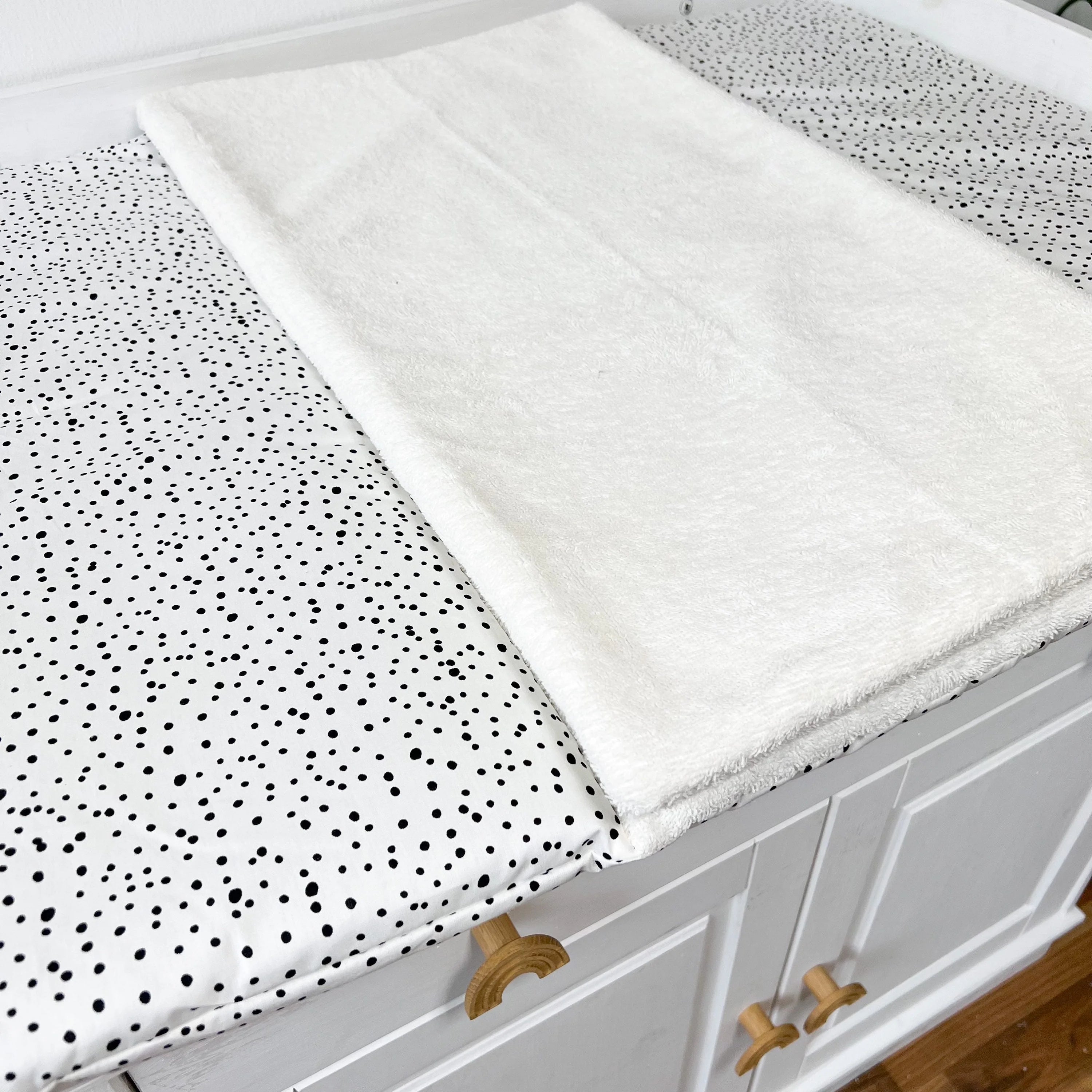 WICKELTISCHAUFLAGE DOTS