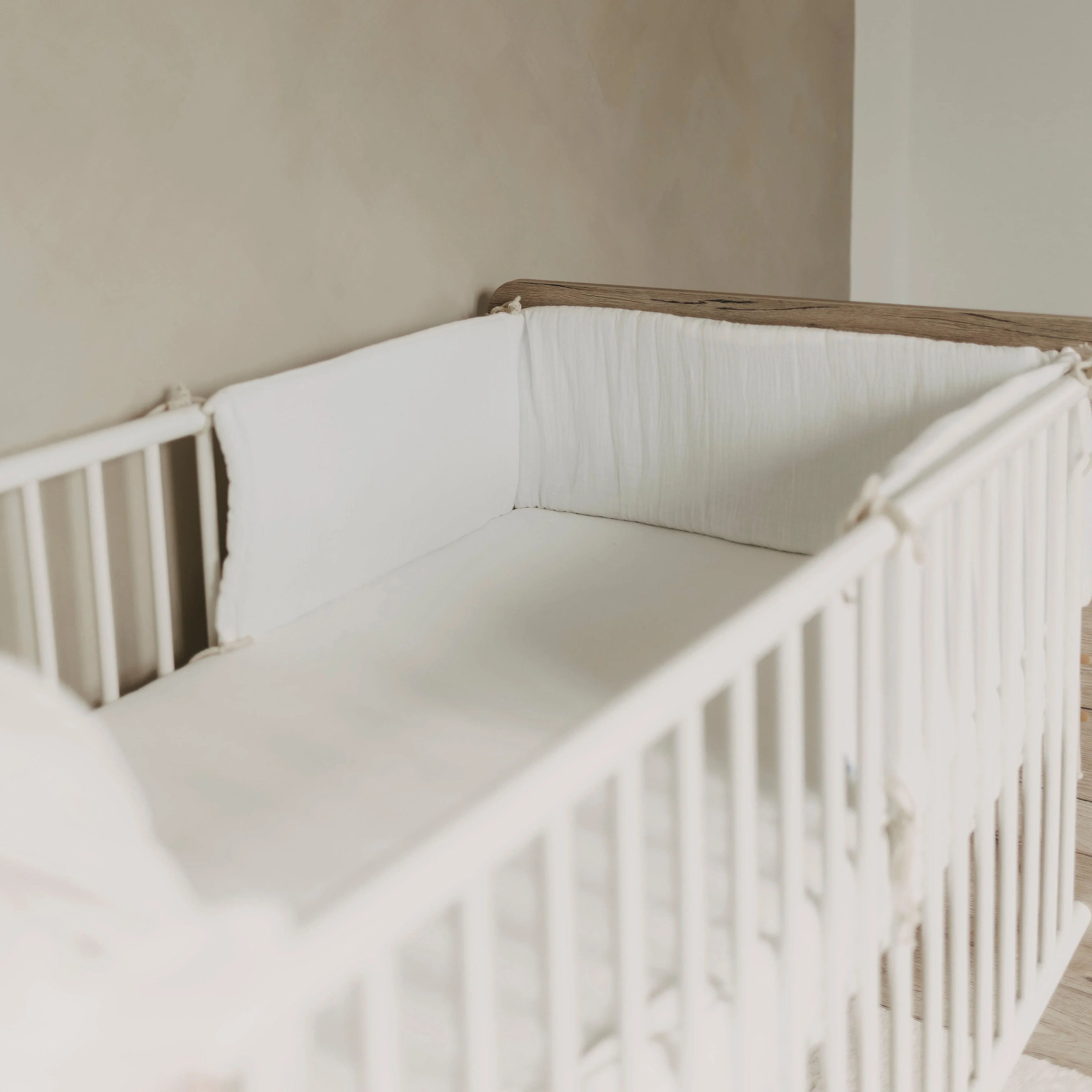 BABYBETTUMRANDUNG MUSSELIN CREME WEIß
