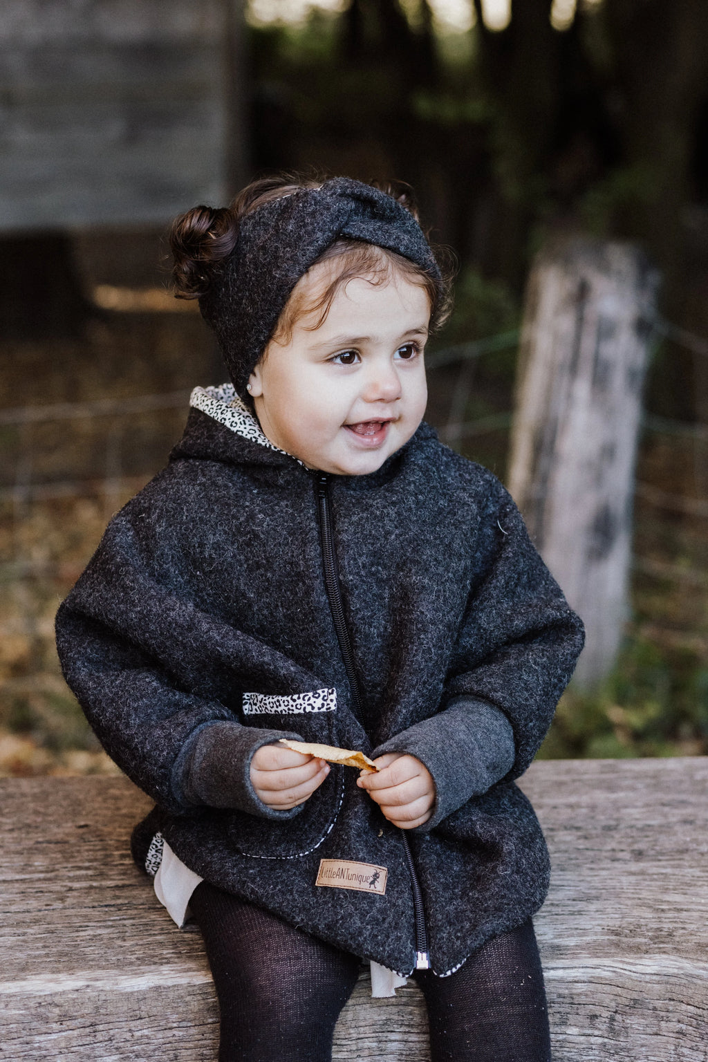 Walkjacke Oversized Anthrazit Leo mit Reißverschluss oder Knöpfen