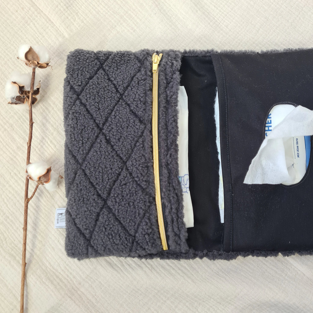 Windeltasche Teddyfell schwarz rauten