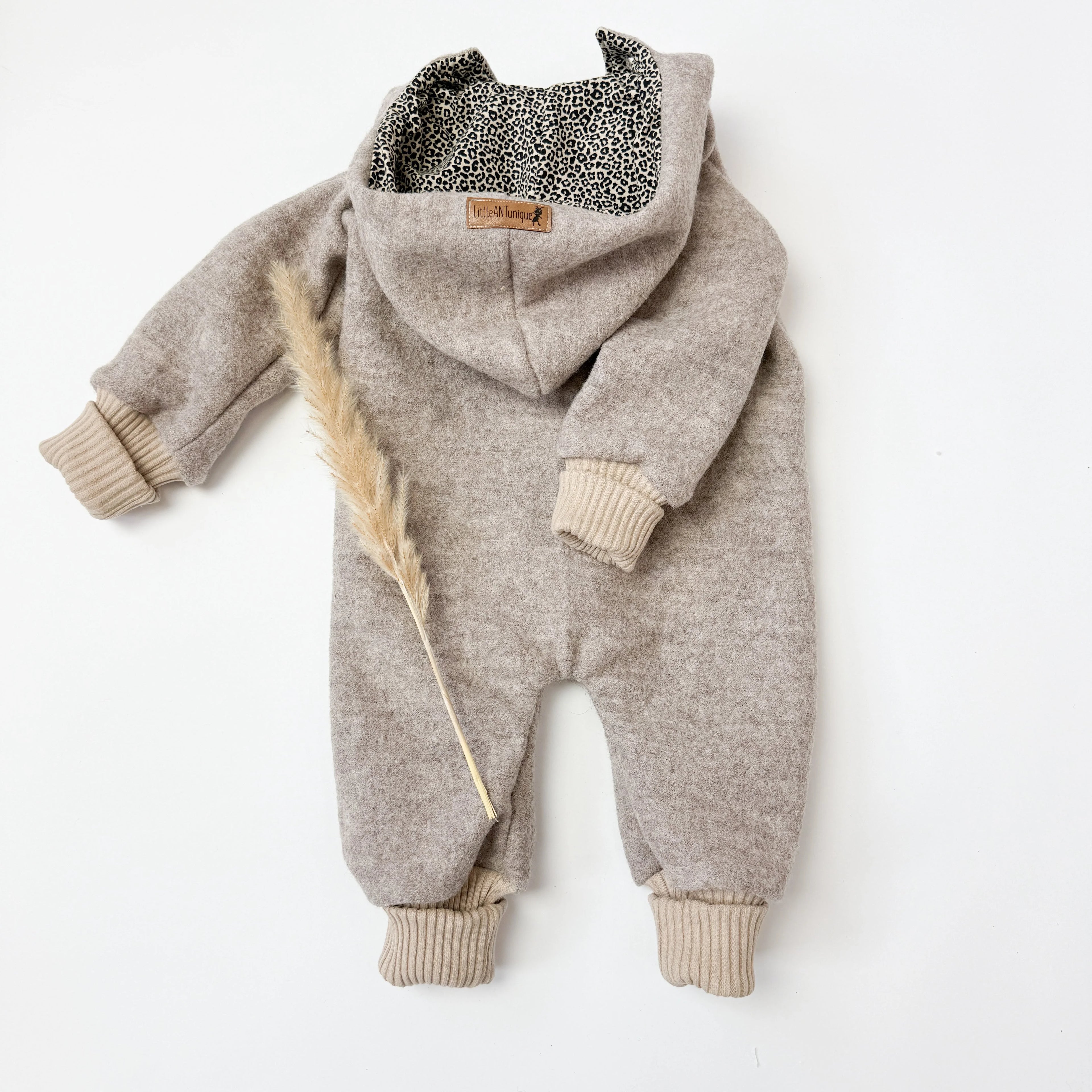 Walkoverall, Winteroverall in taupe/ innen Federn oder leo
