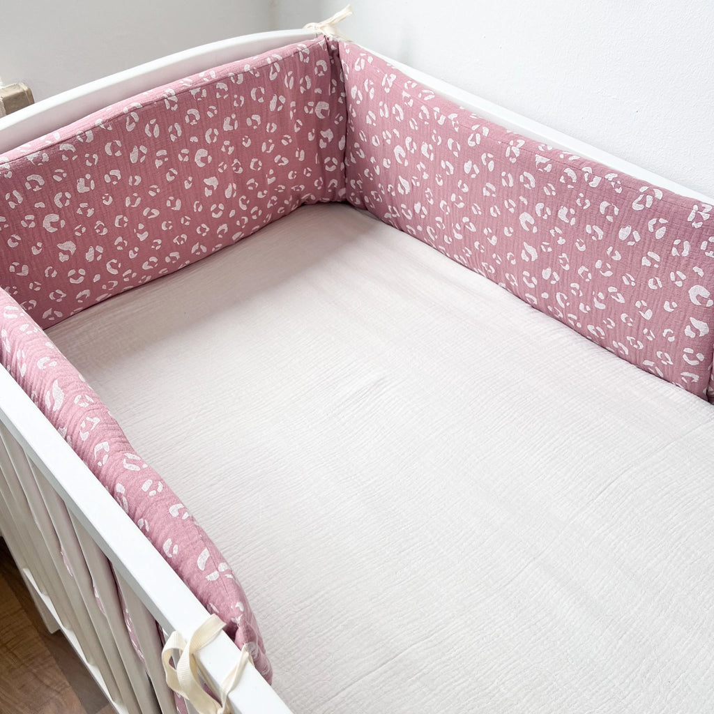 BABYBETTUMRANDUNG MUSSELIN ROSA LEO