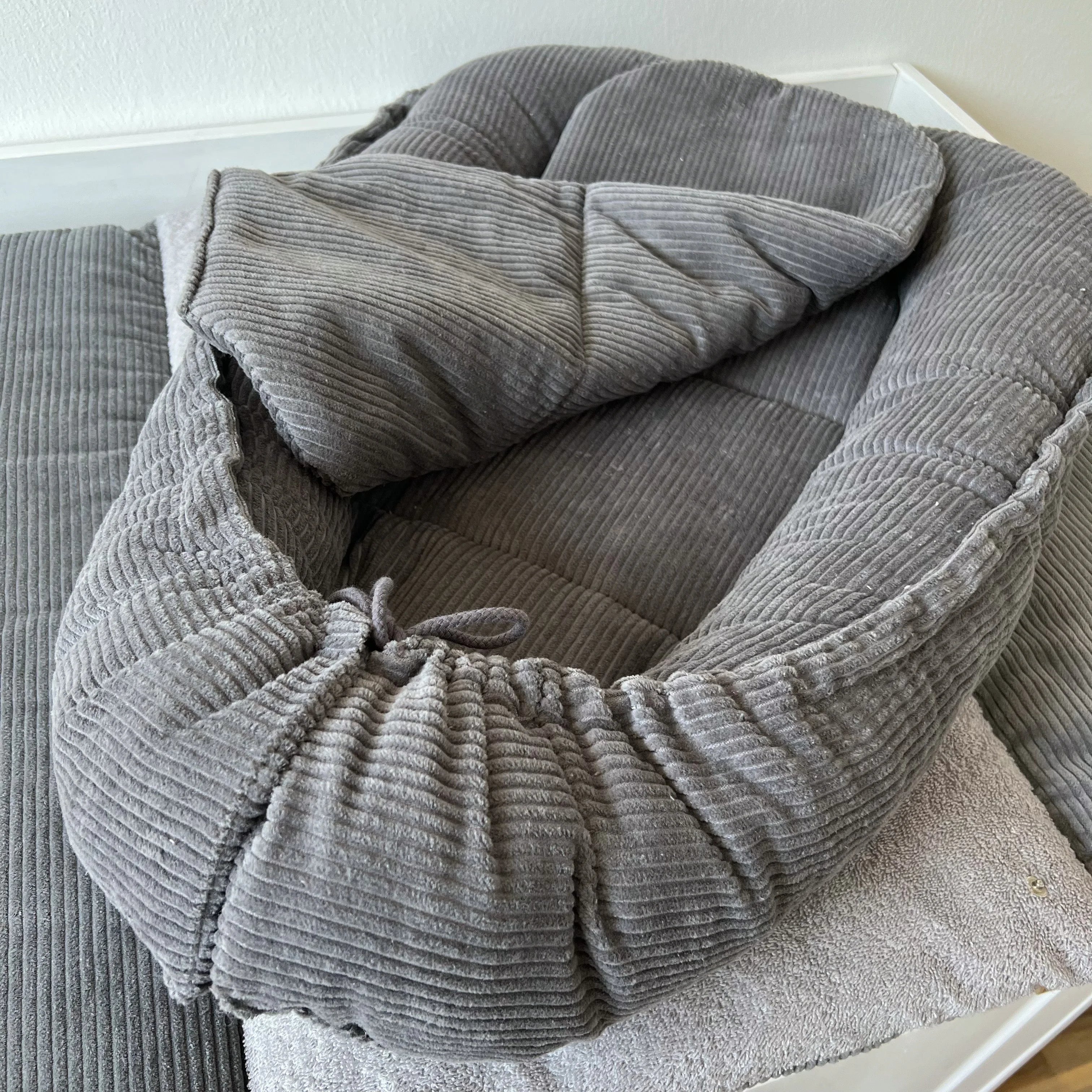Nestchen Cord grau