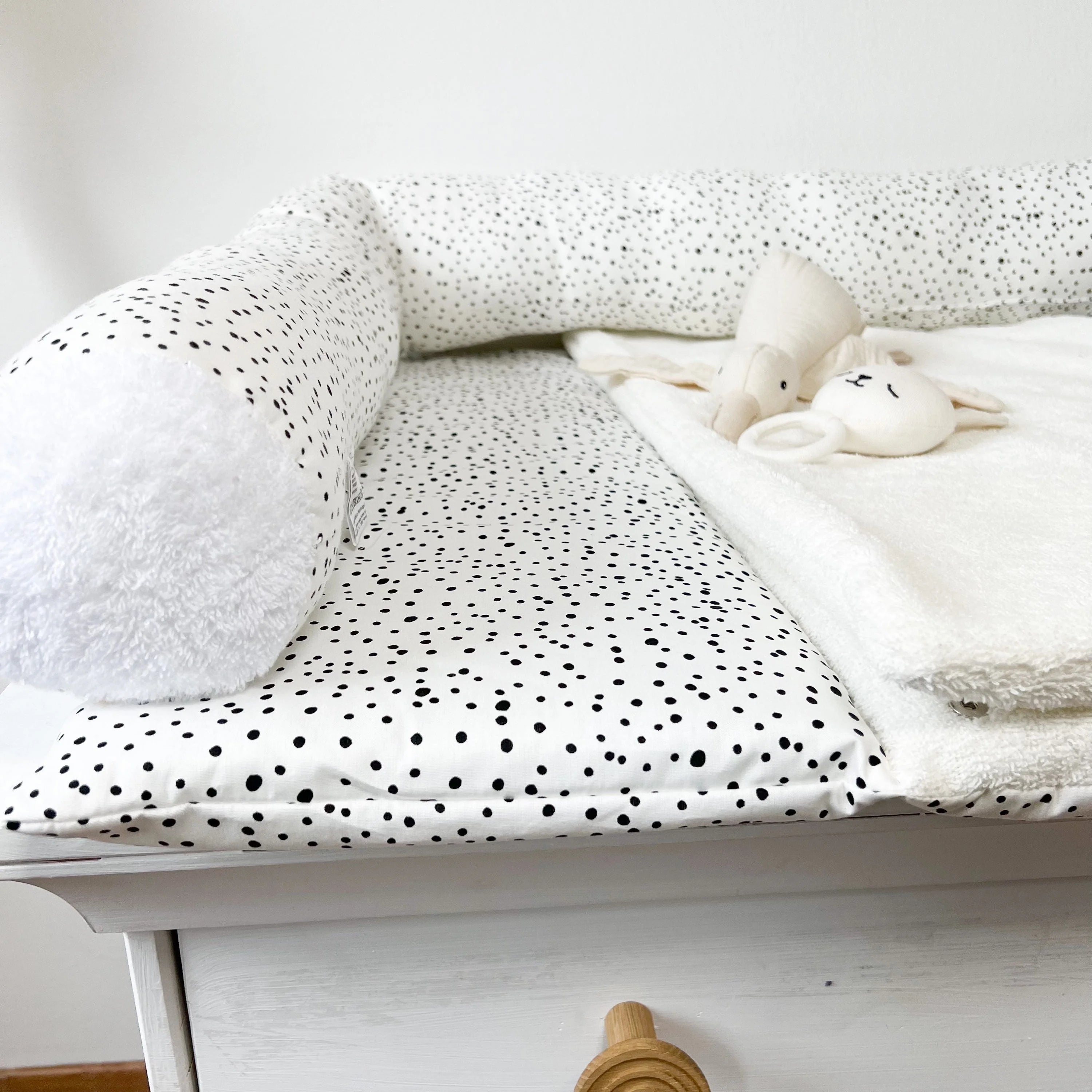 WICKELTISCHAUFLAGE DOTS