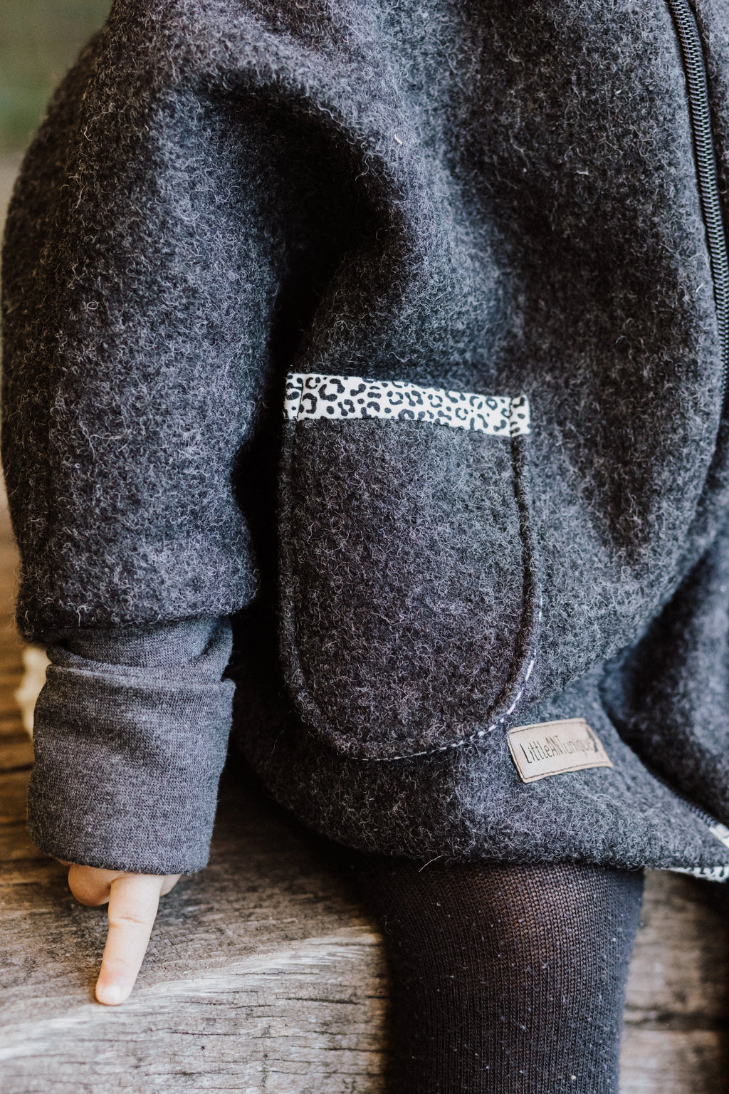 Walkjacke Oversized Anthrazit Leo mit Reißverschluss oder Knöpfen