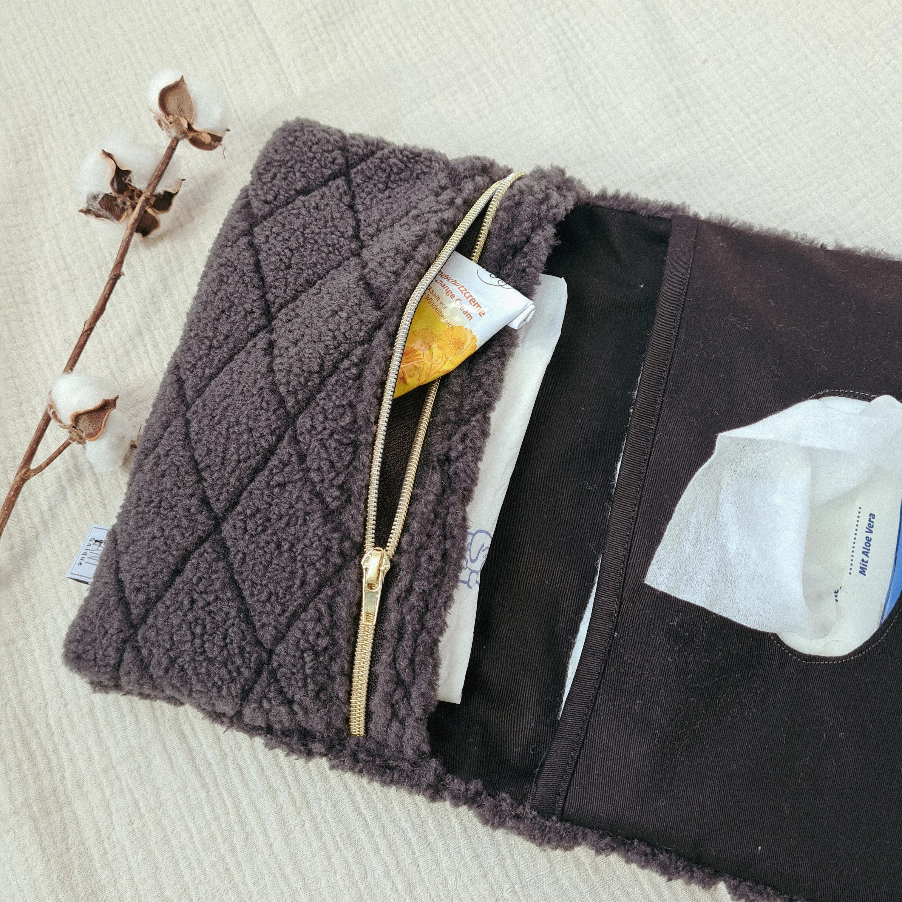 Windeltasche Teddyfell schwarz rauten