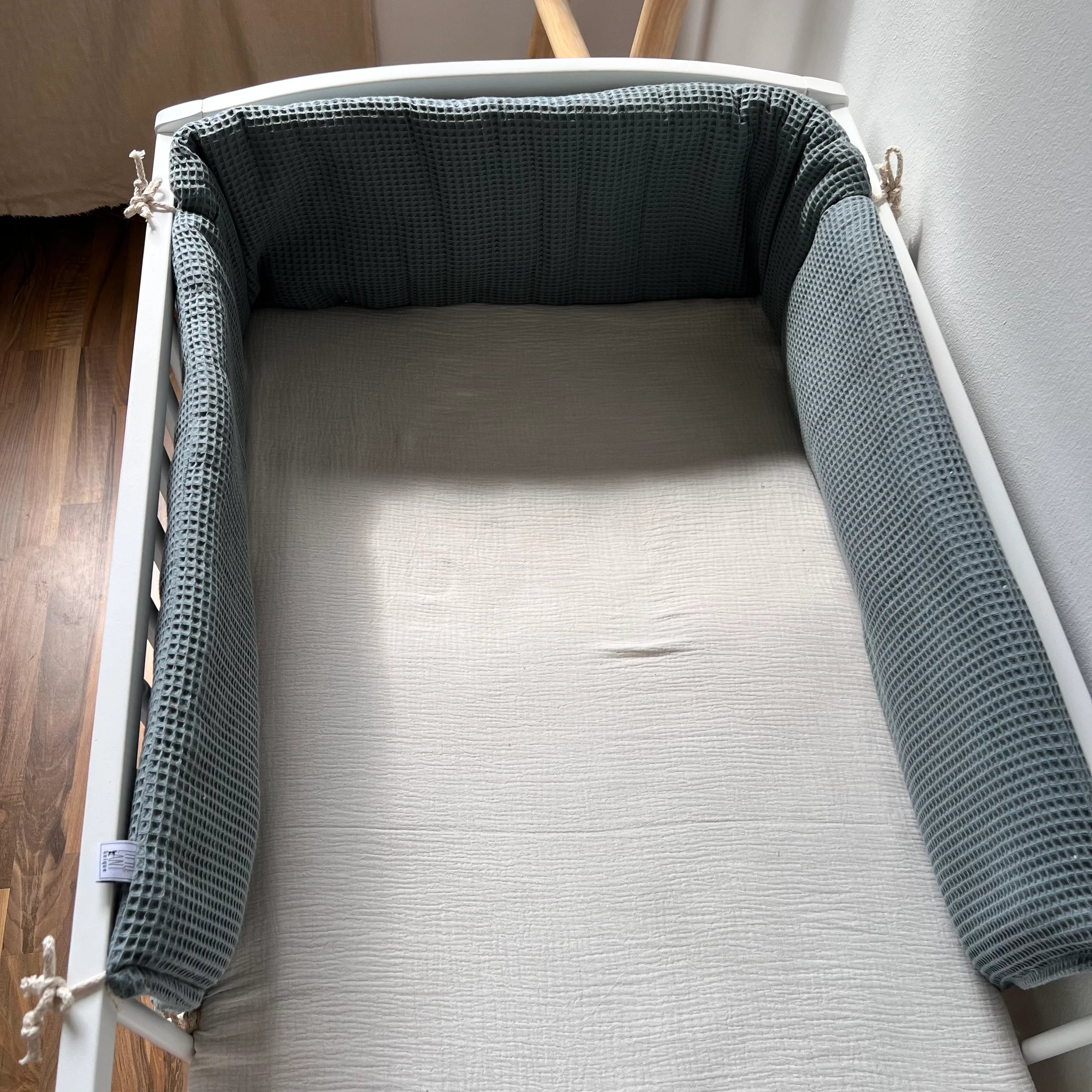 BABYBETTUMRANDUNG WAFFELPIQUE ALTGRÜN