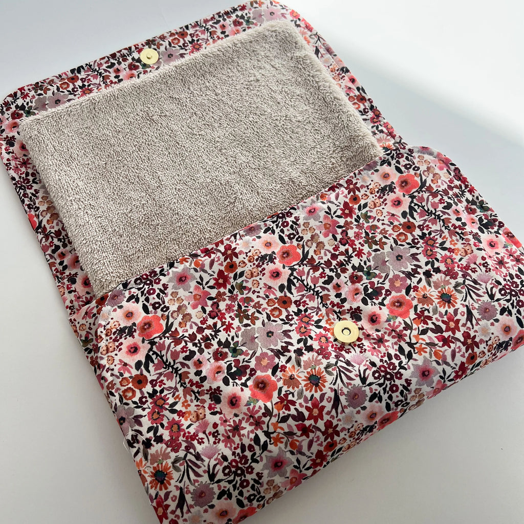 Wickelunterlage Windeltasche 2in1 für unterwegs I Flowers Coral