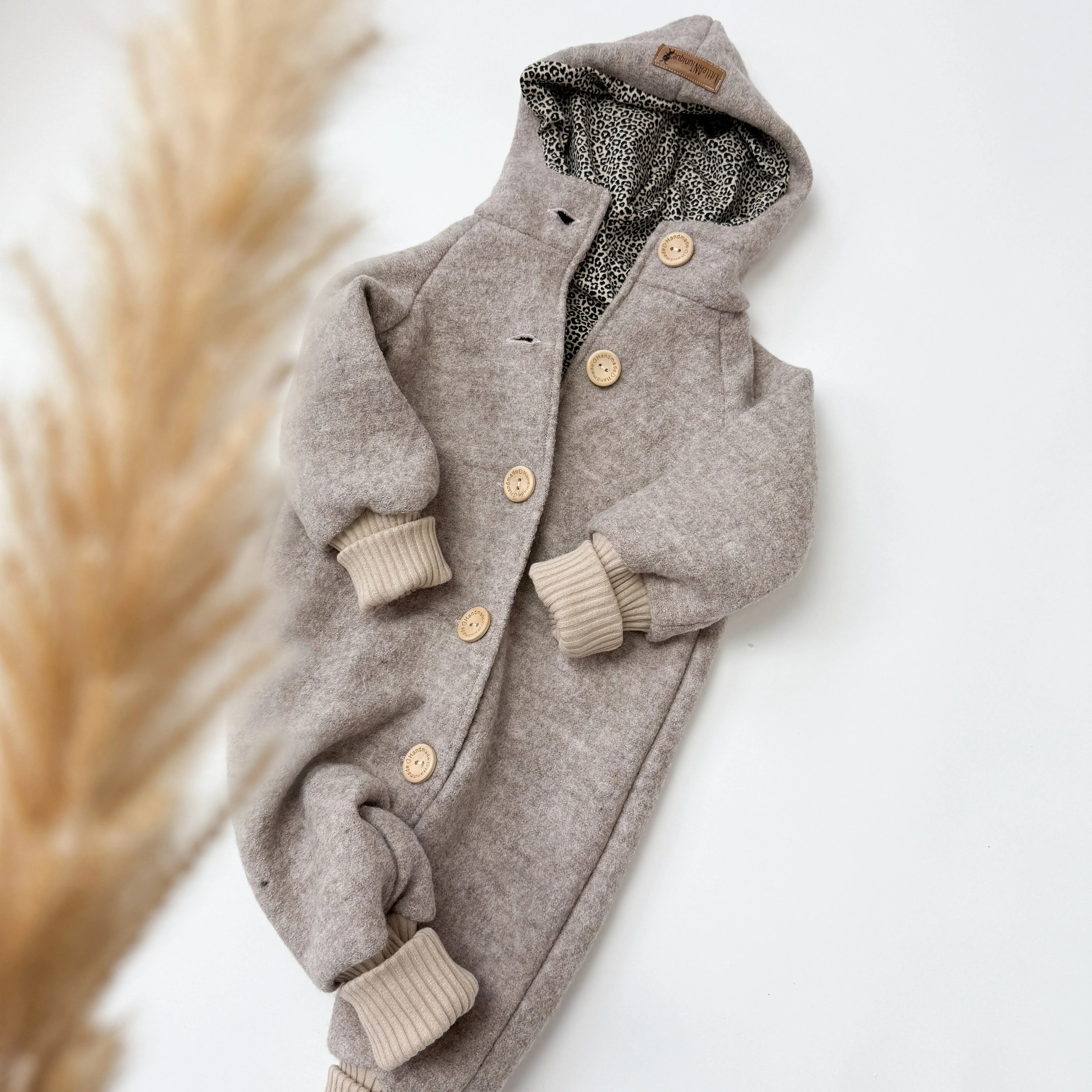 Walkoverall, Winteroverall in taupe/ innen Federn oder leo