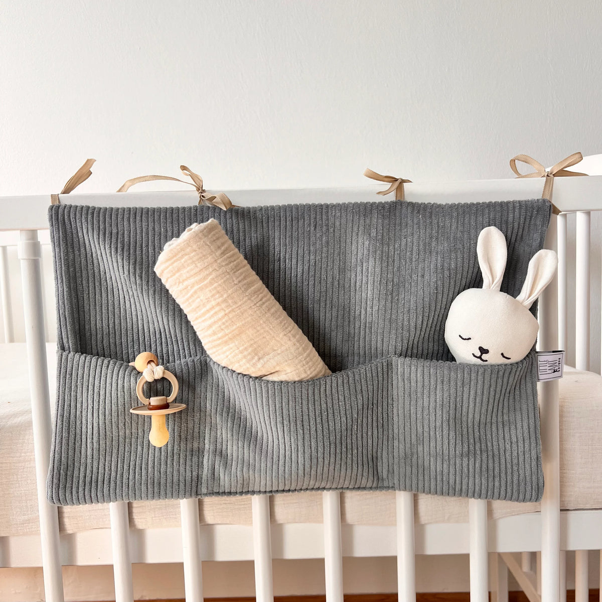 BABYBETTORGANIZER CORD GRAU