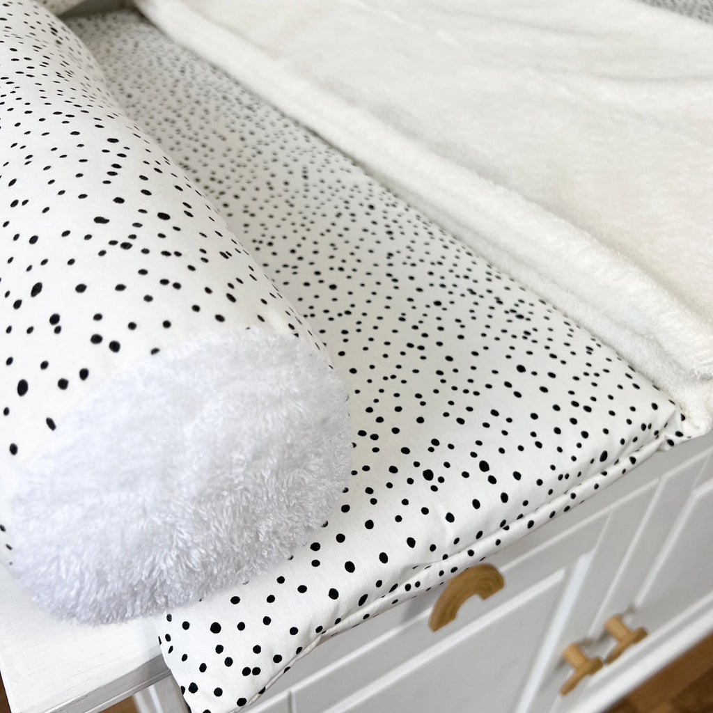 WICKELTISCHAUFLAGE DOTS