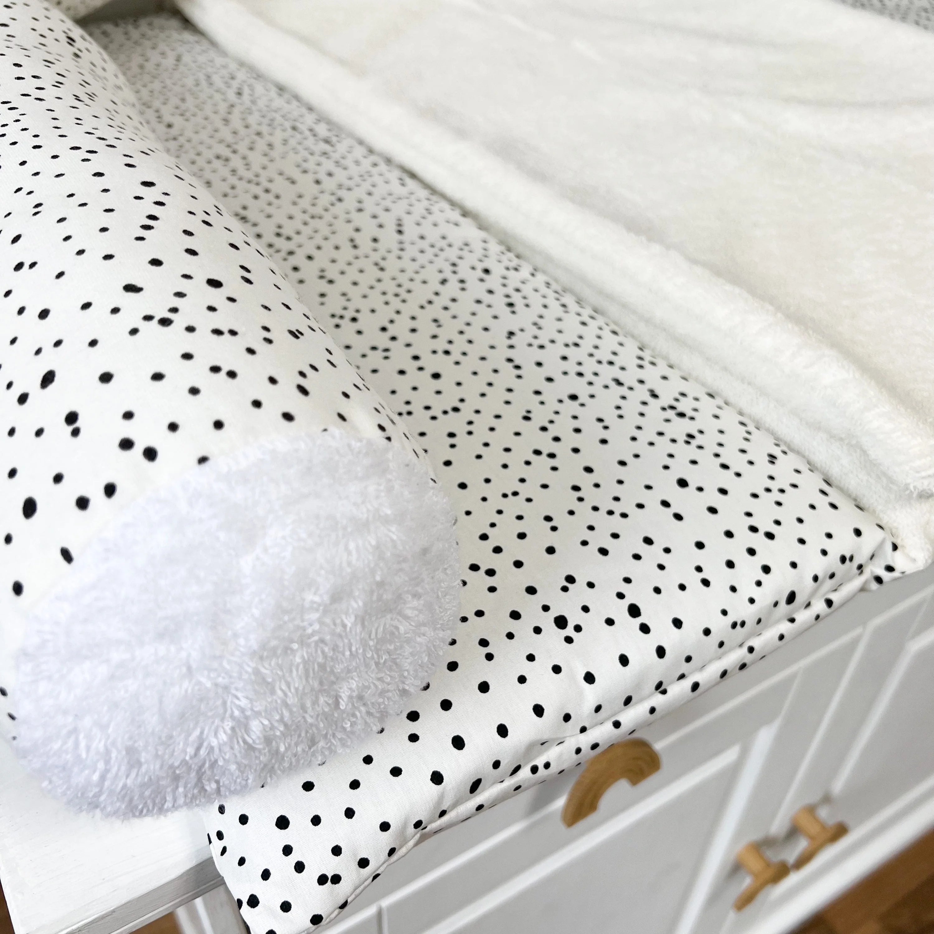WICKELTISCHAUFLAGE DOTS