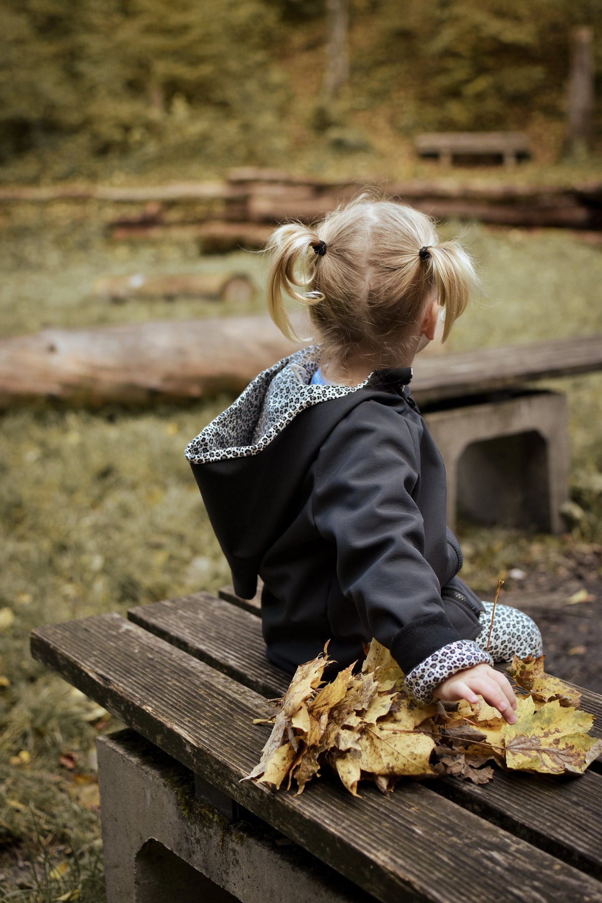 Jacke Softshelljacke Kinderjacke anthrazit und innen leo oder gestreift