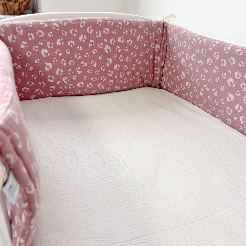 BABYBETTUMRANDUNG MUSSELIN ROSA LEO