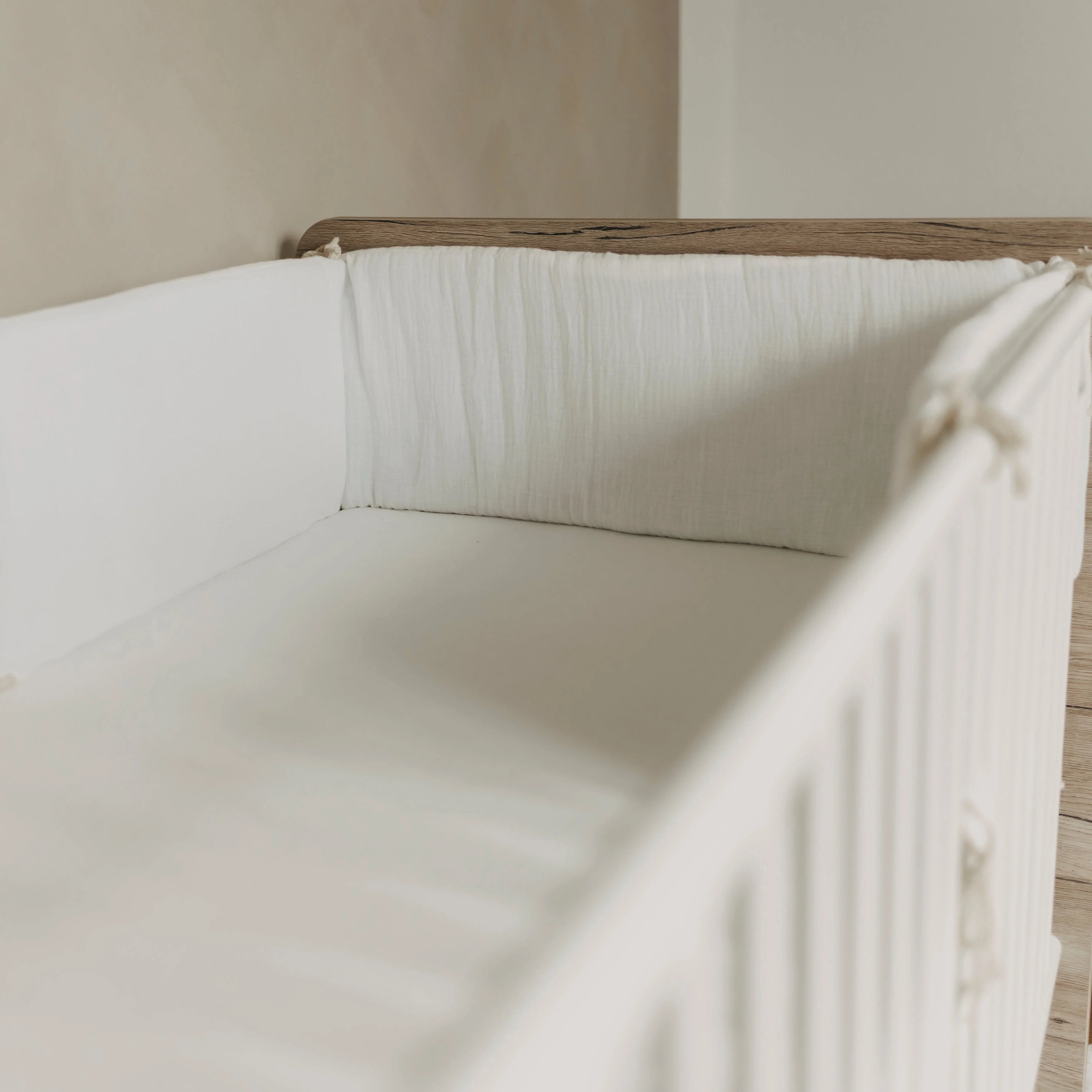 BABYBETTUMRANDUNG MUSSELIN CREME WEIß