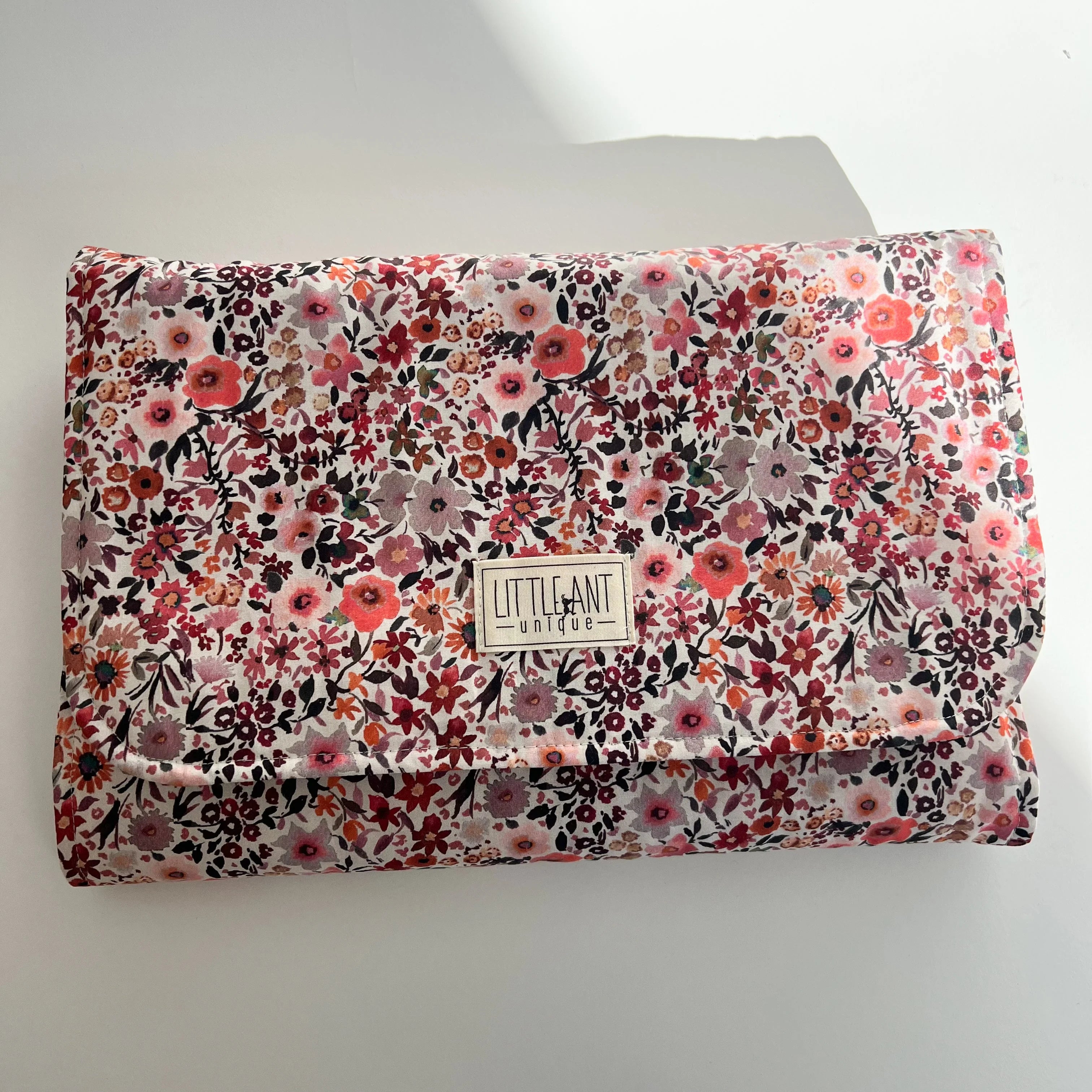 Wickelunterlage Windeltasche 2in1 für unterwegs I Flowers Coral
