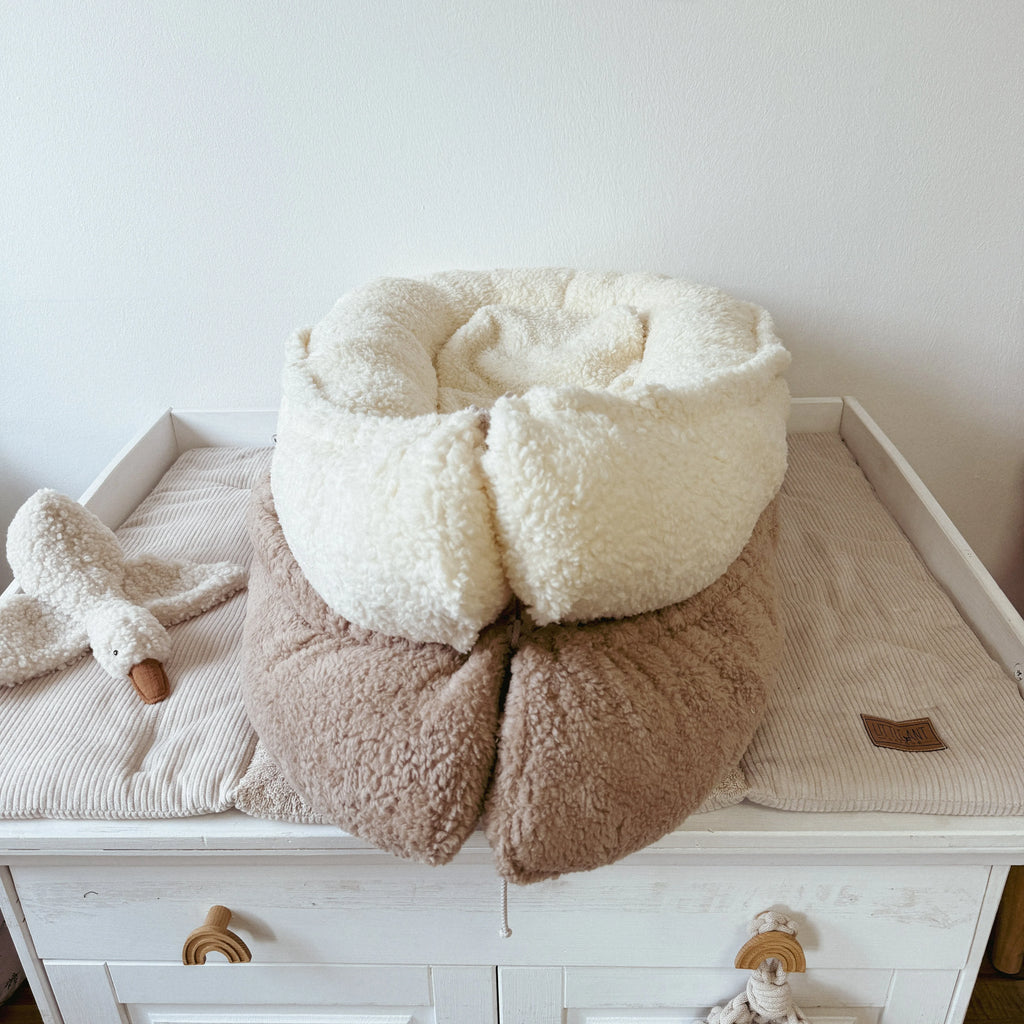 Nestchen aus kuscheligem Teddystoff Dunkelbeige