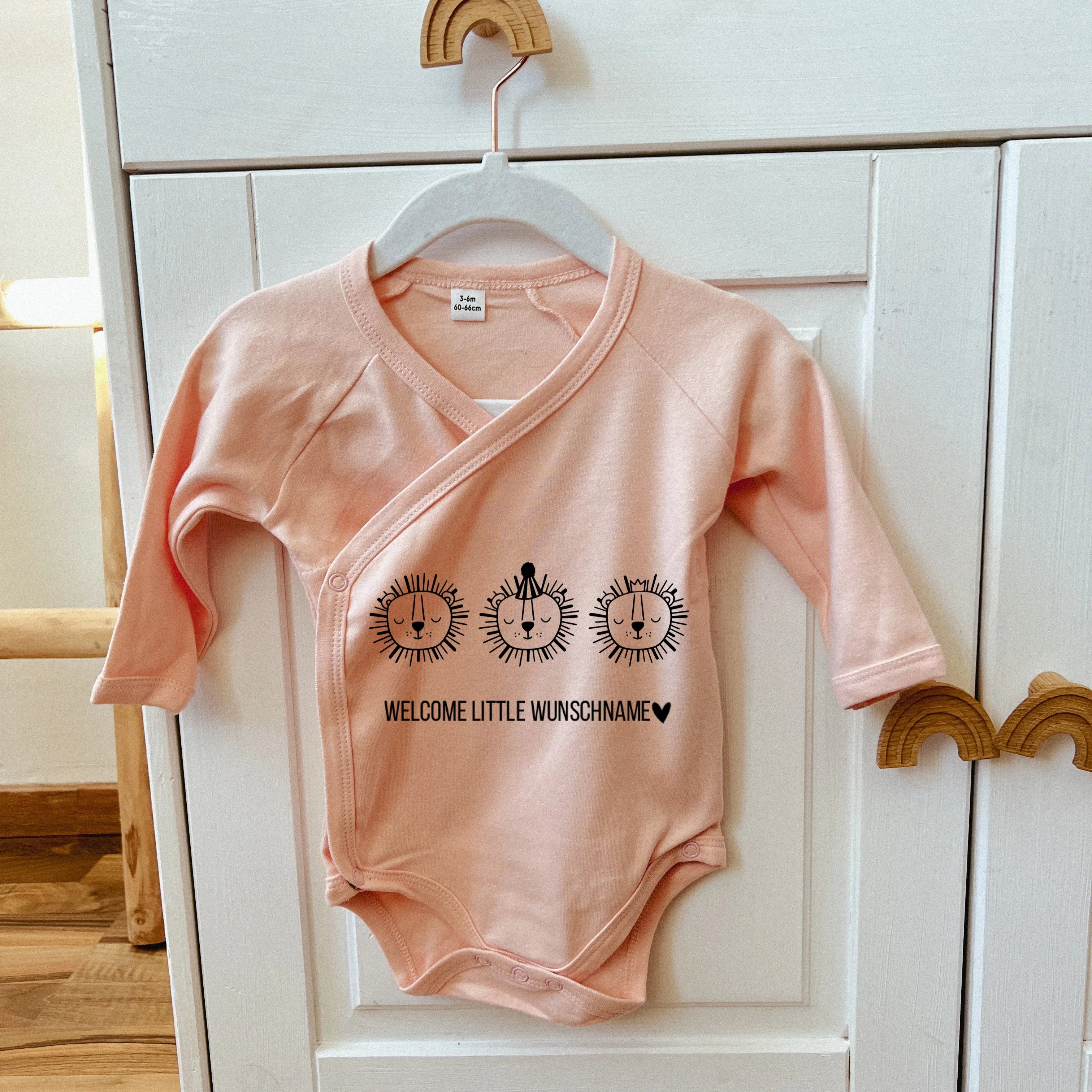 Babybody Löwen aus Biobaumwolle mit Wunschnamen