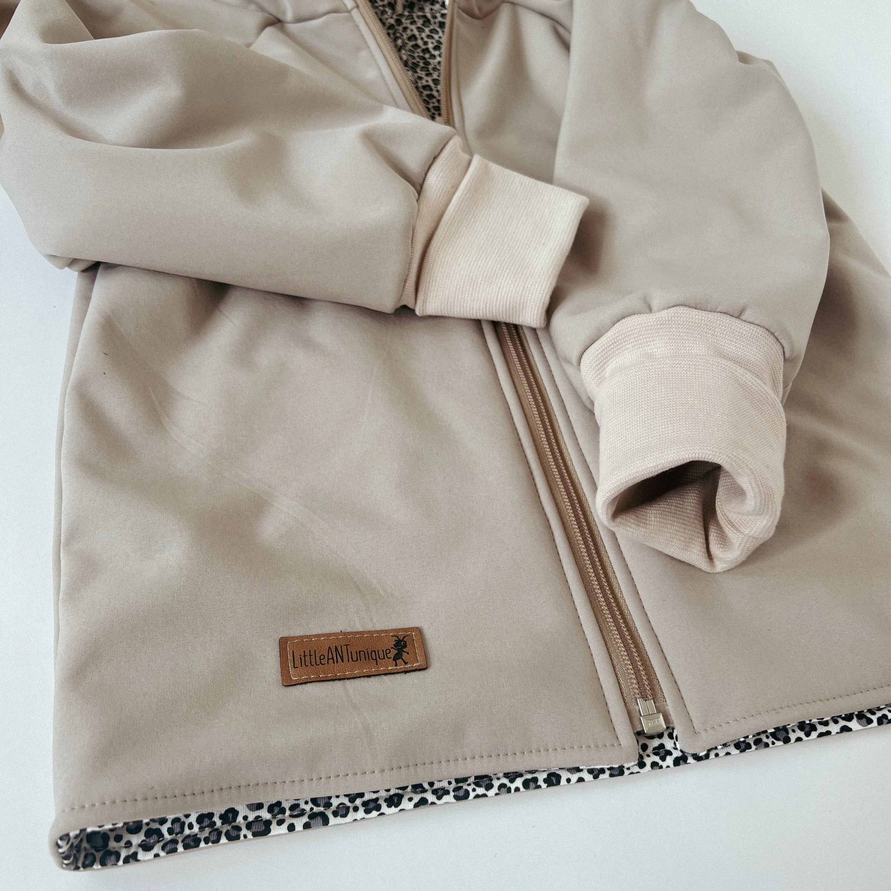 Jacke Softshelljacke Kinderjacke beige und innen leo oder gestreift