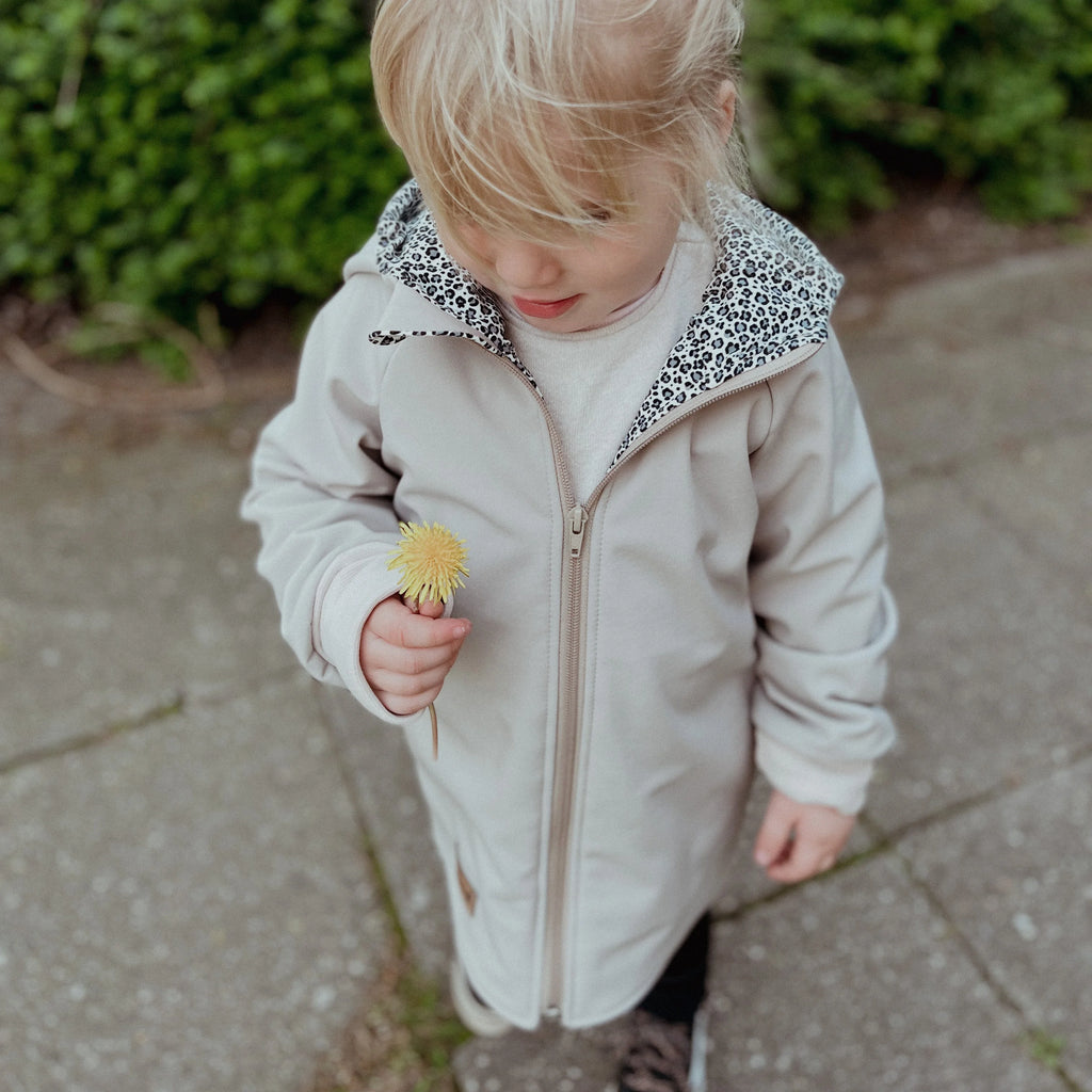 Jacke Softshelljacke Kinderjacke beige und innen leo oder gestreift