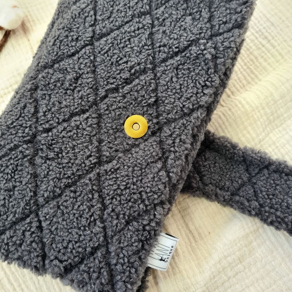 Windeltasche Teddyfell schwarz rauten