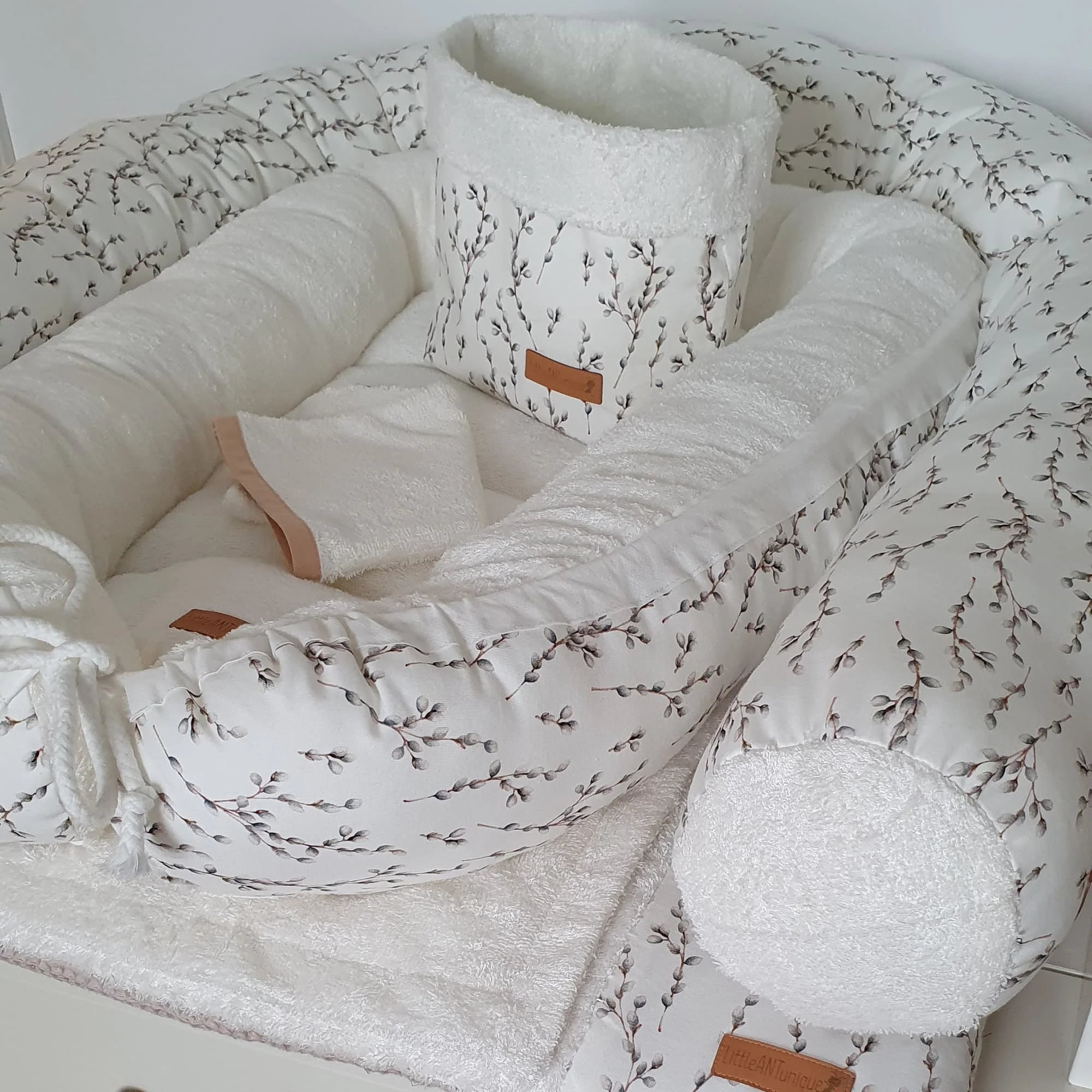 Nestchen Weidenzweig mit Frottee weiß