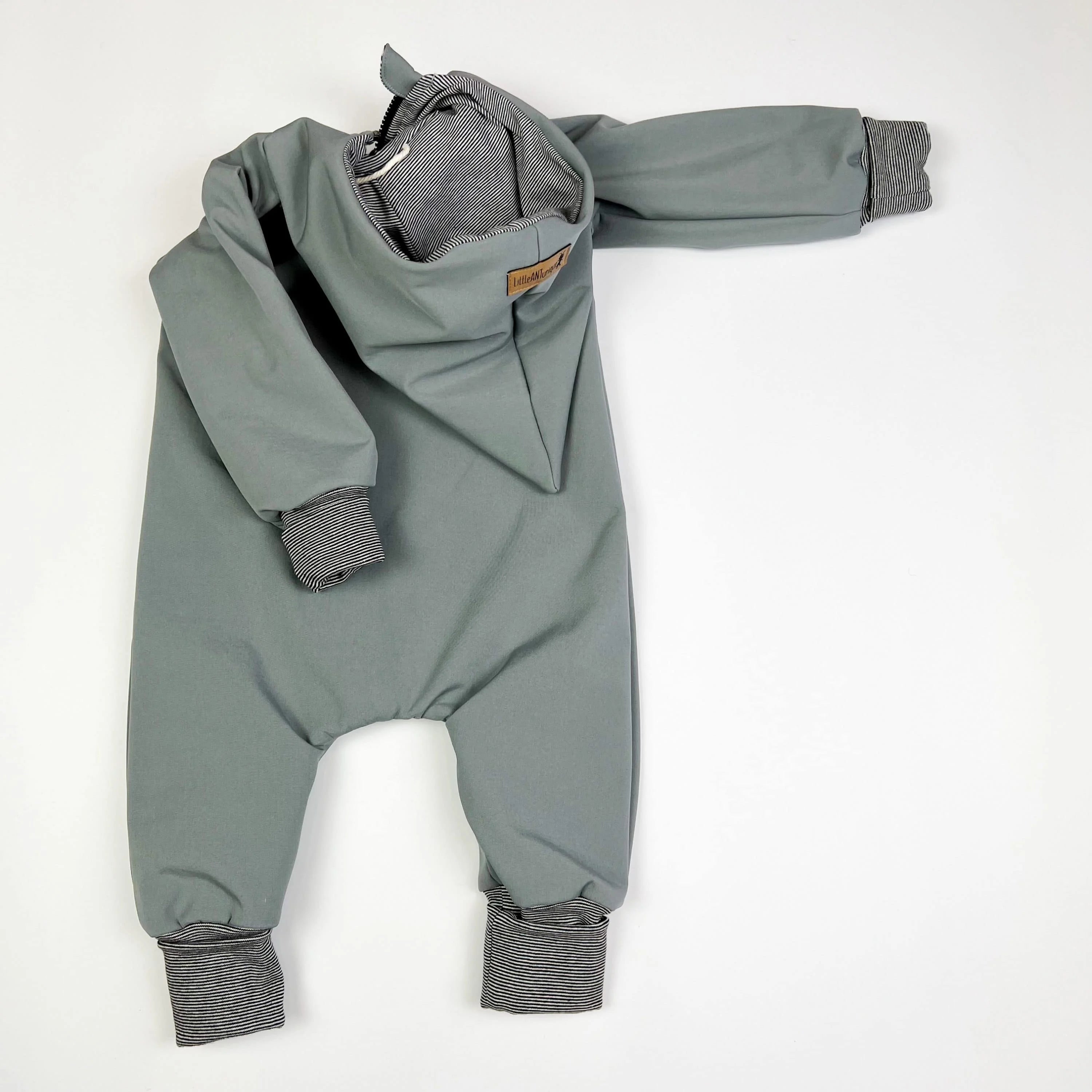 Softshell Overall in grau und innen gestreift