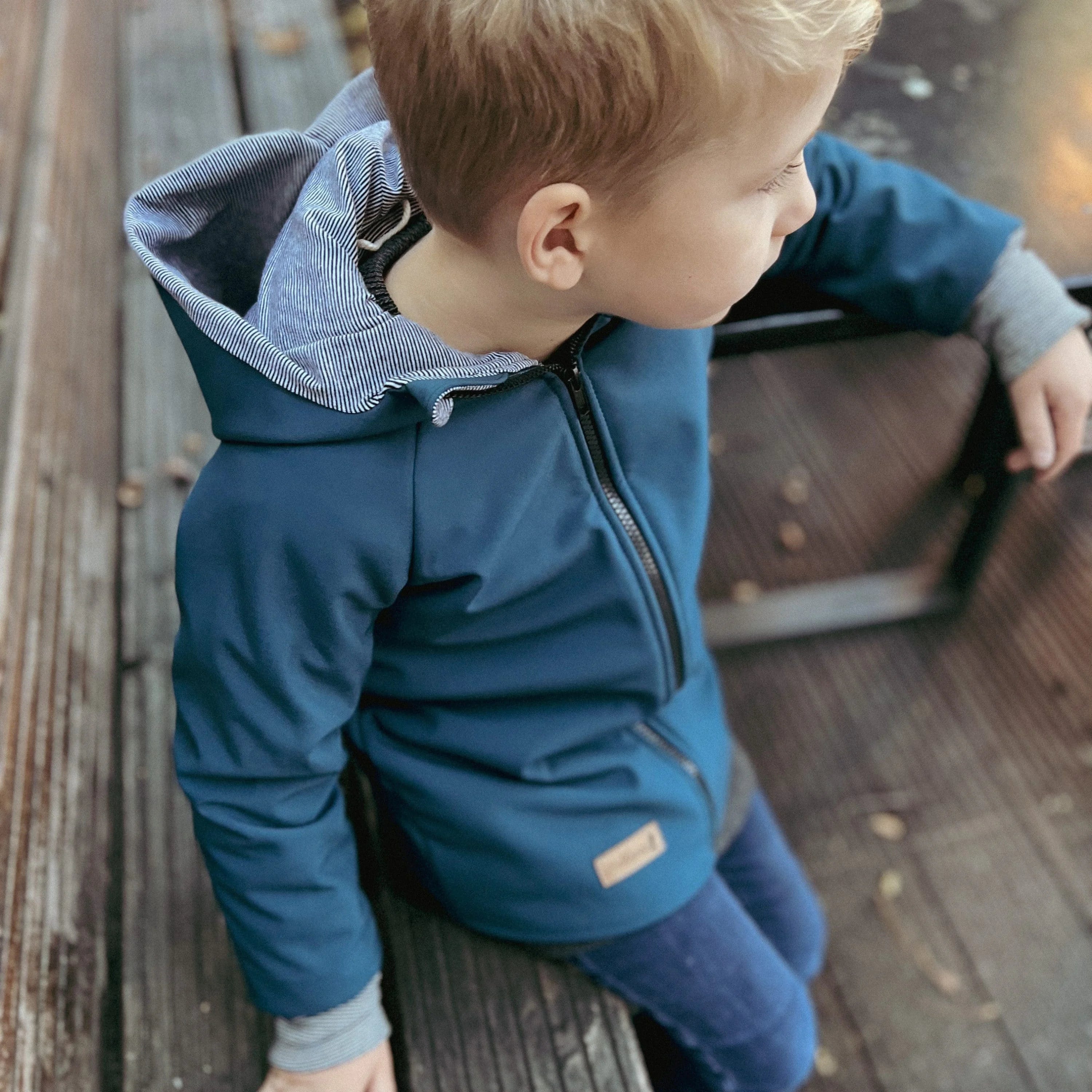 Jacke Softshelljacke Kinderjacke petrol und innen gestreift