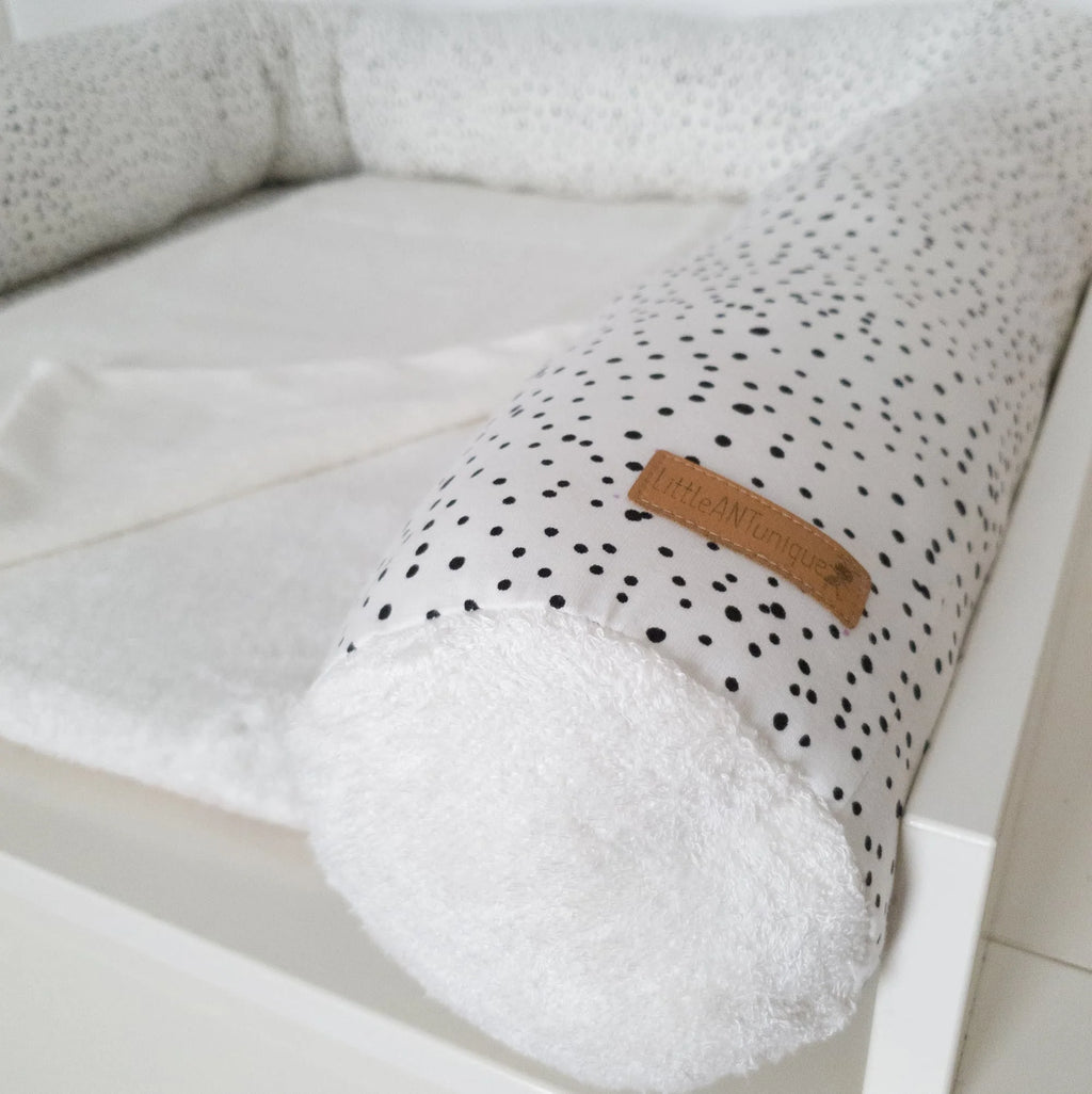 Bettschlange, Wickeltischumrandung Punkte/Dots schwarz, weiß mit Frottee weiß