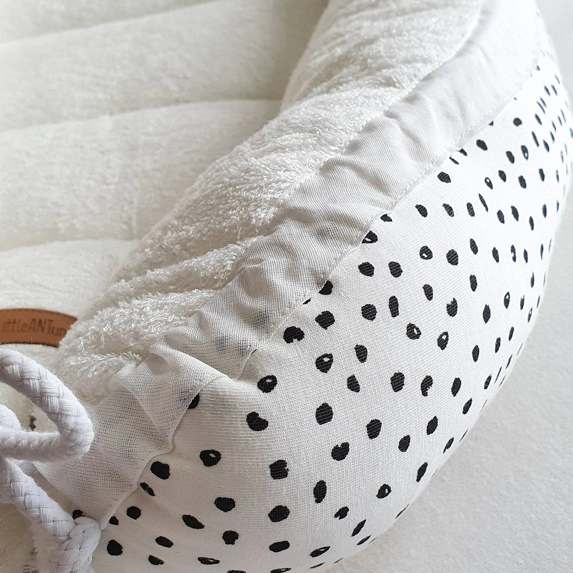 Nestchen Punkte/Dots mit Frottee weiß
