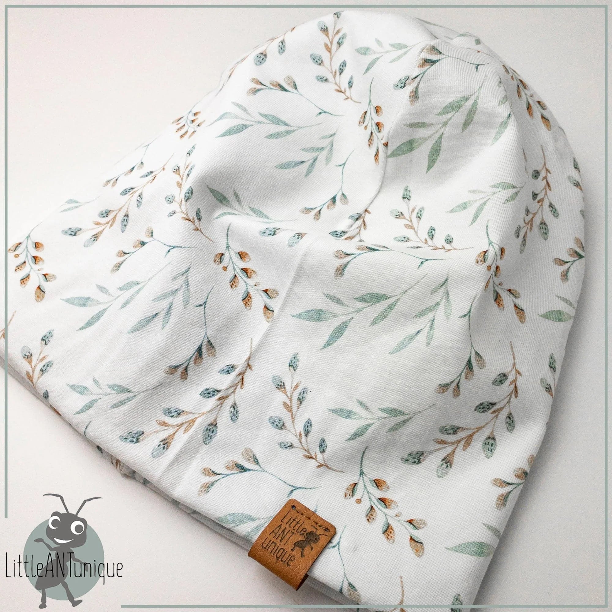 Beanie Mütze Weidenkätzchen, Eukalyptus, Federn, Hortensie und Regenbogen