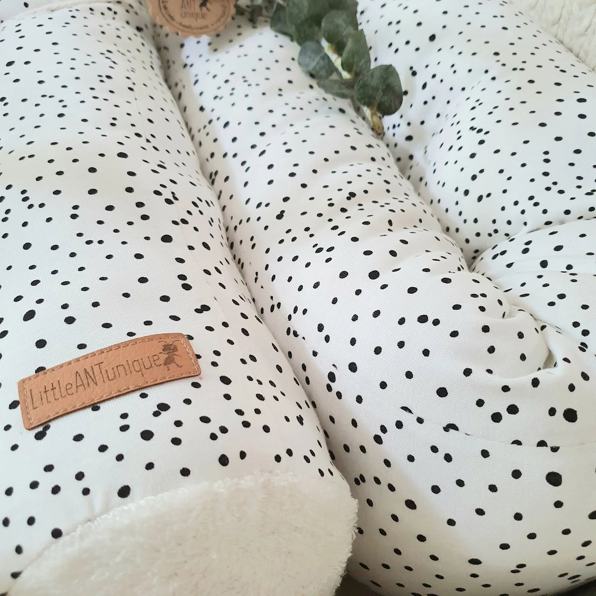 Bettschlange, Wickeltischumrandung Punkte/Dots schwarz, weiß mit Frottee weiß