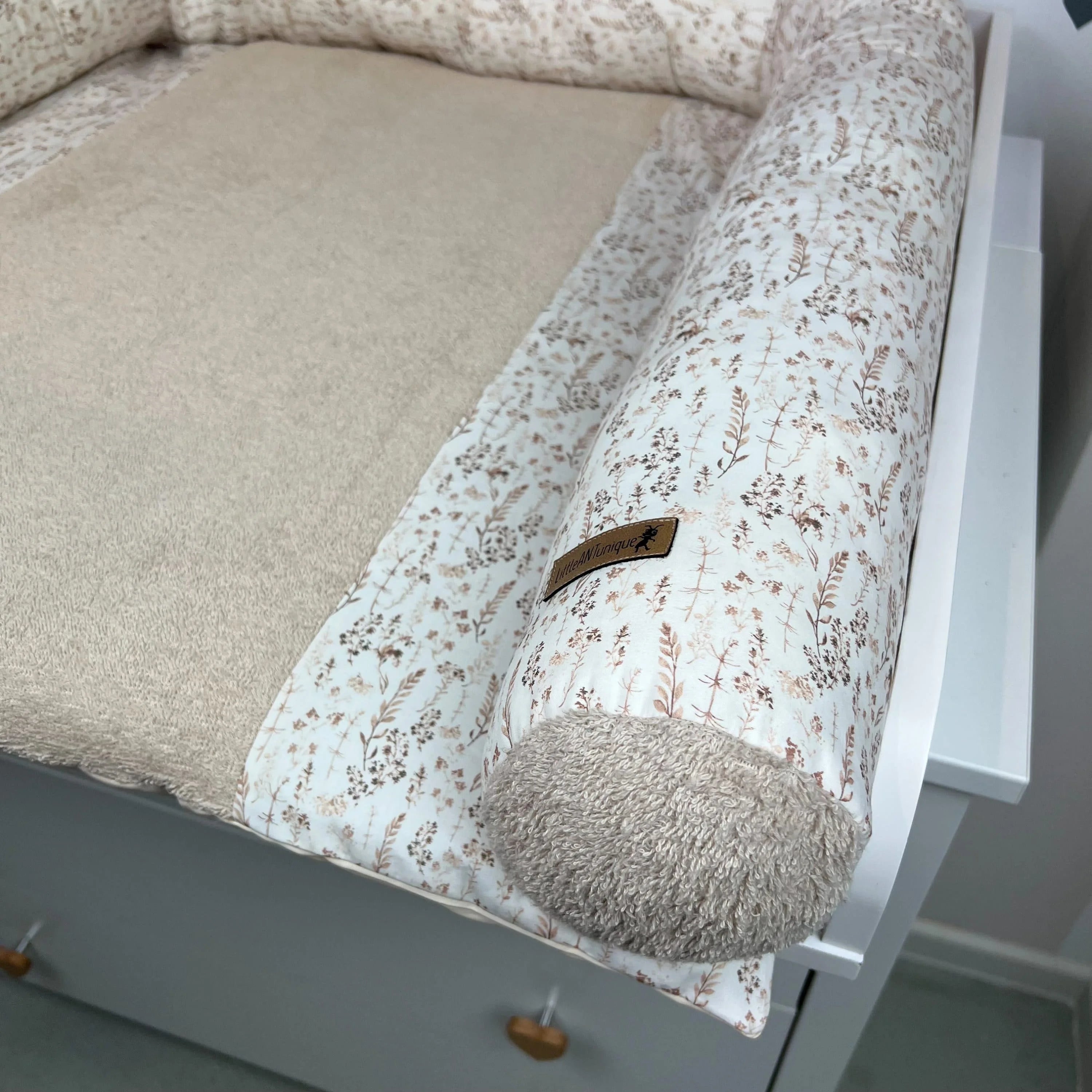 Bettschlange, Wickeltischumrandung Drygras mit Frottee beige