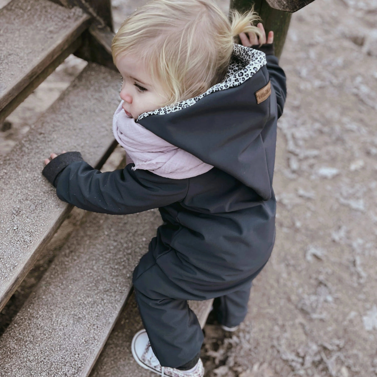 Softshelloverall in anthrazit und innen leo oder gestreift